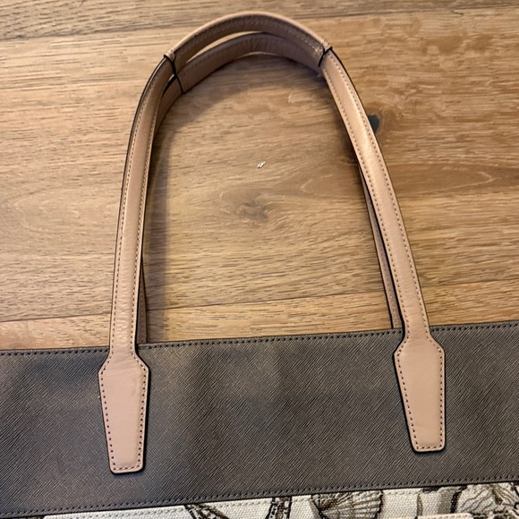 Coach Seashell Print Large Tote - Brown and Cream with multiple pockets - Picture 6 of 16